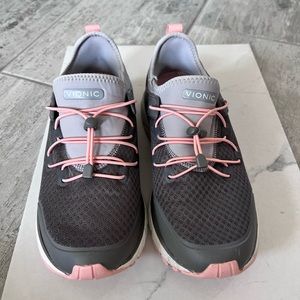 Vionic Women's Drift London Leisure Sneakers size 8. Pre owned.